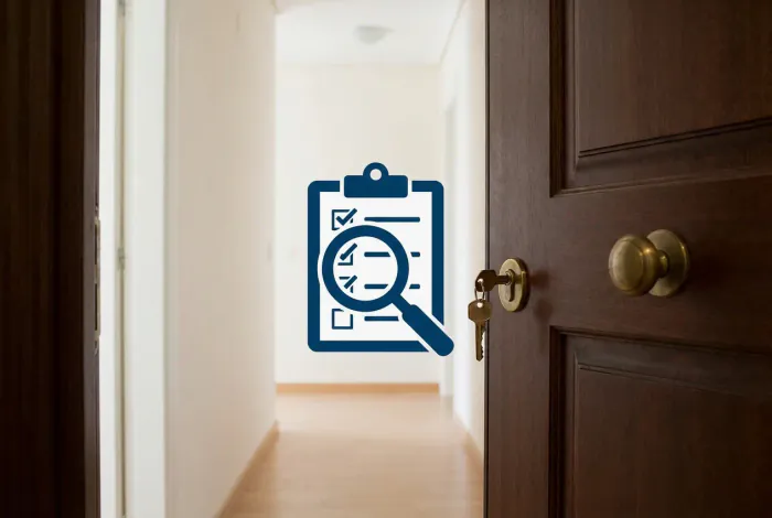 Porte d'appartement ouverte avec clé dans la serrure, illustration d'une visite de logement social