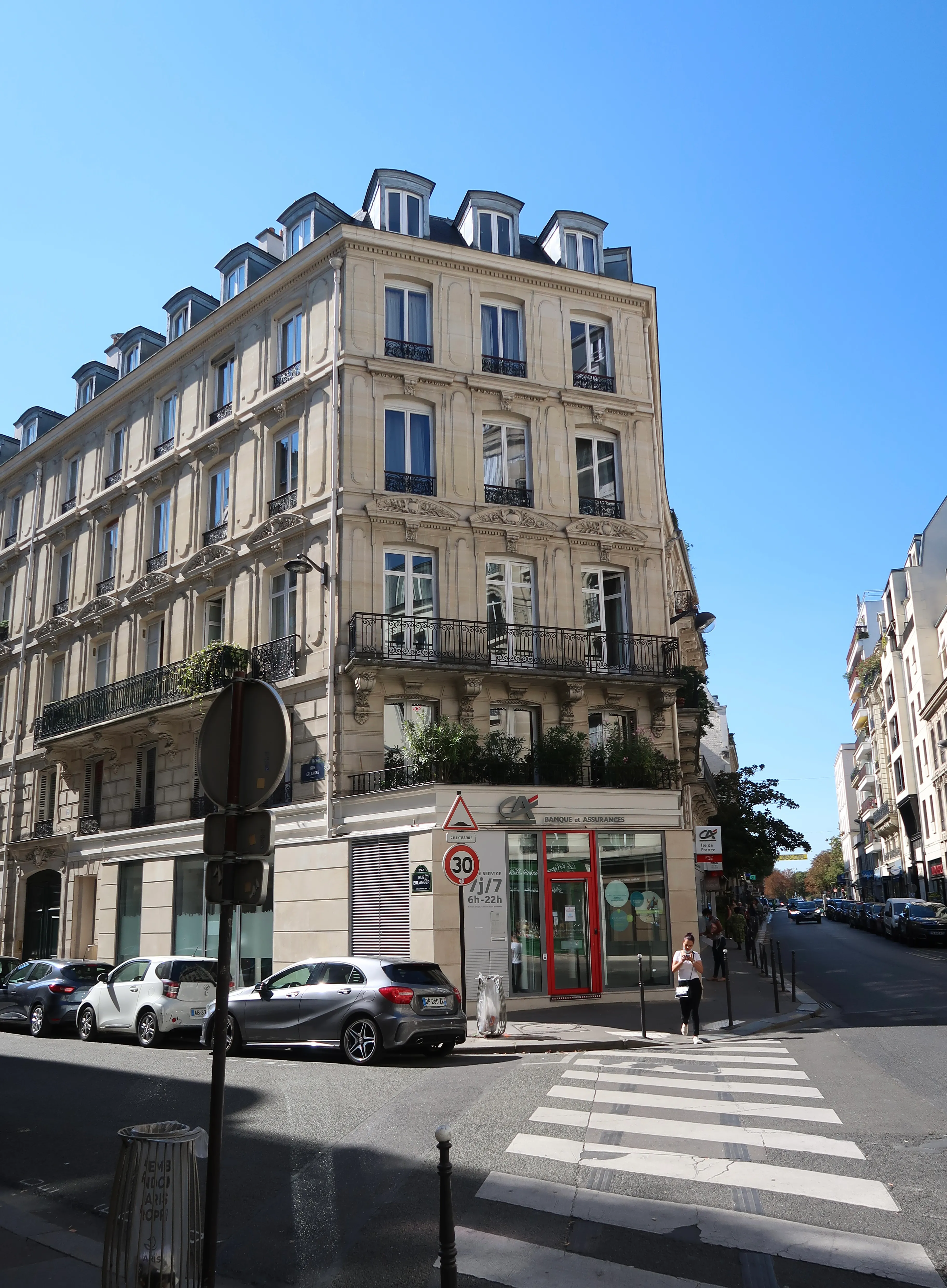 Rue Erlanger, quartier d’Auteuil, Paris 16e, photographie de Polymagou, CC BY-SA 4.0